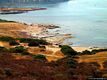 La costa verso Bosa: scogli piatti di calcare candido lungo la costa verso Bosa