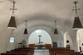 Arzachena-Porto Cervo: interno verso il presbiterio della piccola chiesa di Stella Maris