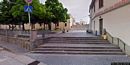 Nuraminis-La piccola piazza alberata e la scalinata che porta alla piazza della chiesa