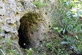 Osilo-Necropoli di Ladrofurti: ingresso della tomba 2 visto dall’esterno