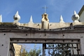 Quartu Sant’Elena-Santuario di Santa Maria di Cepola: merli sopre l’ingresso del cortile