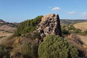 Semestene-resti del Nuraghe loschiri chiamato anche S’Iscala ’e Pedra