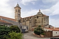 Usini-Chiesa parrocchiale della Natività di Santa Maria Vergine: retro sulla via Alessandro Volta