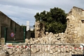 Usini-Ingresso del parco Su Trogliu con la Chiesa di San Giovanni Battista crollata